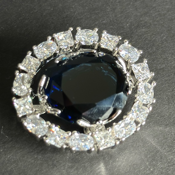 Smithsonian Institute Blue Hope Diamond Replica BROOCH - Picture 5 of 13